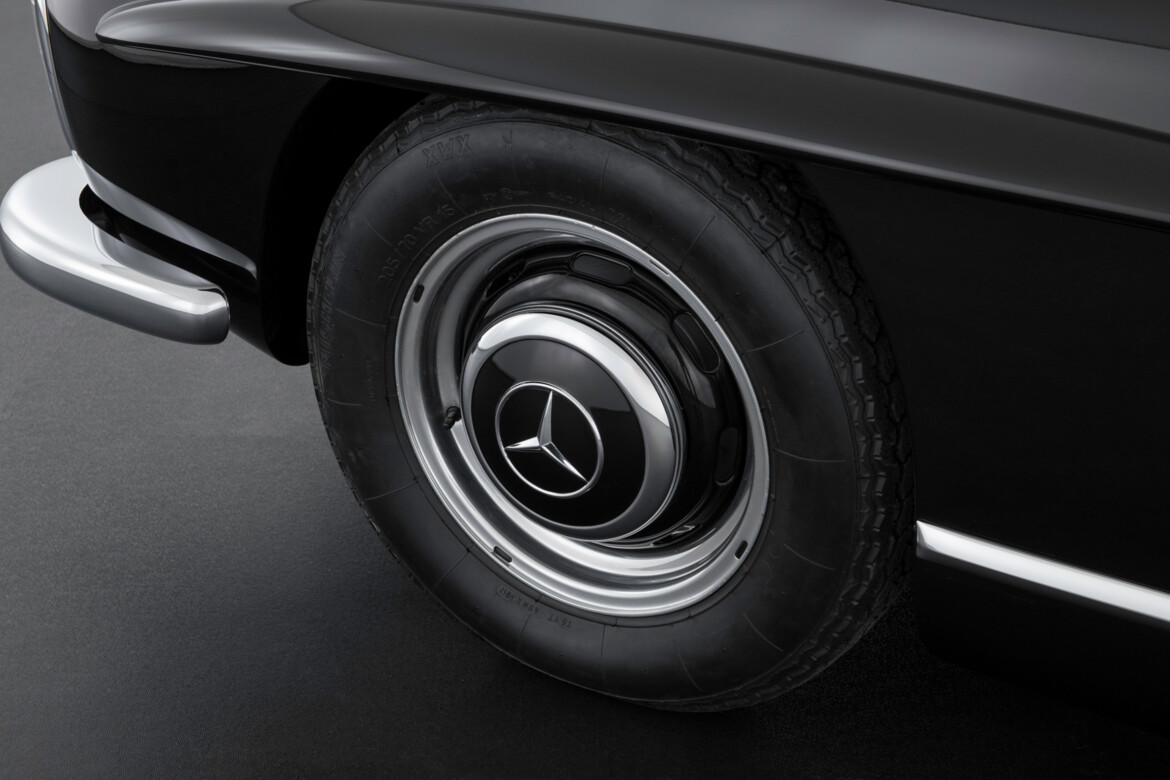 2026 Mercedes-Benz 300 SL - Photo 12