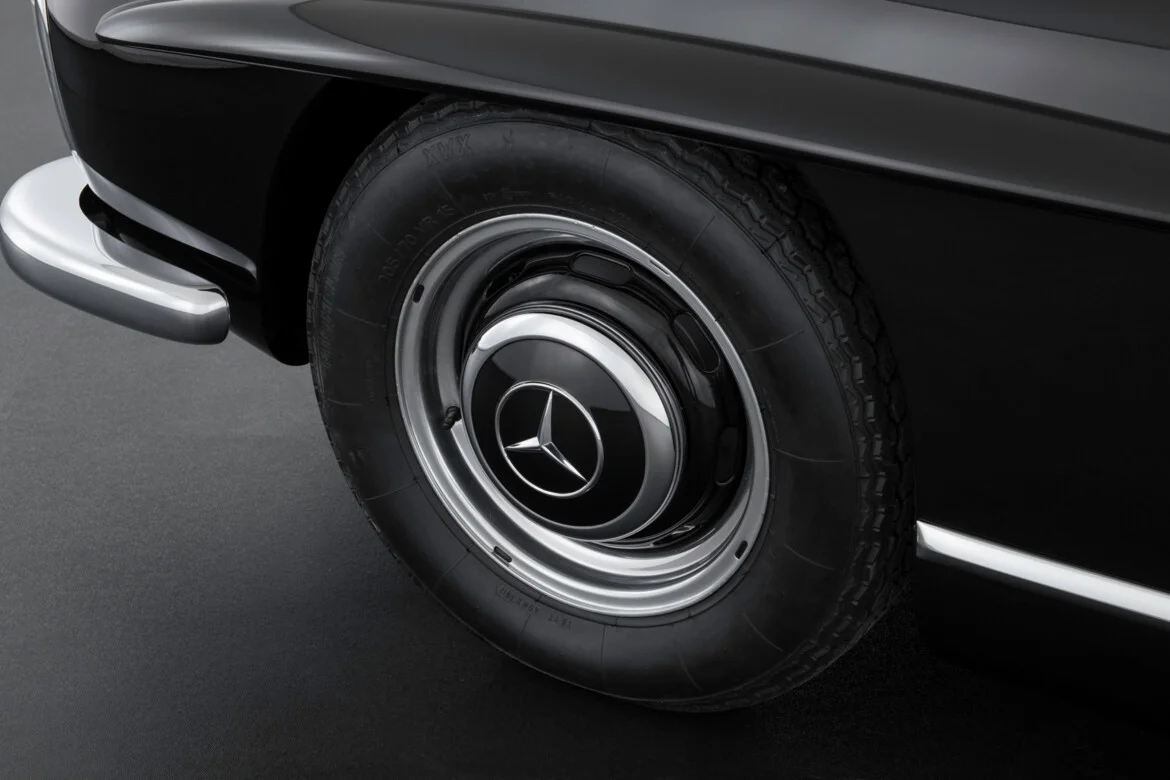 2026 Mercedes-Benz 300 SL - Photo 12